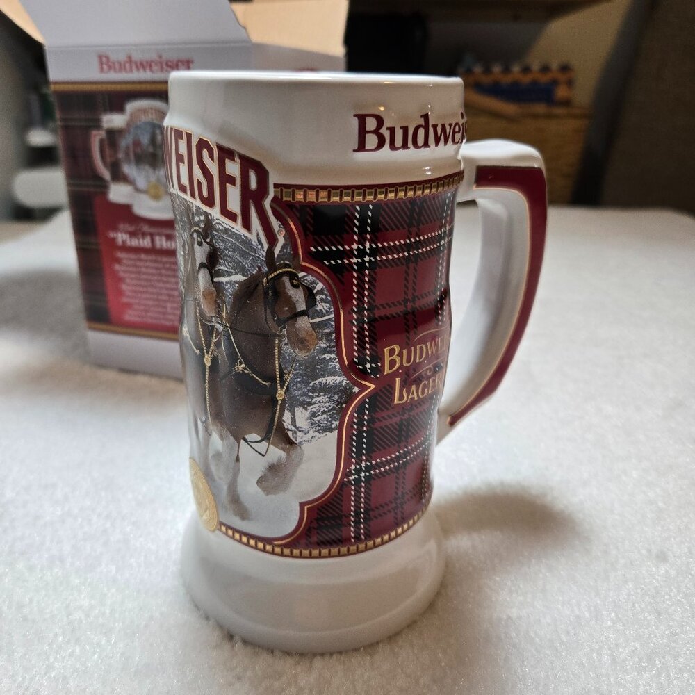 🍺NIB Budweiser Limited-edition 2021 Holiday Stein.